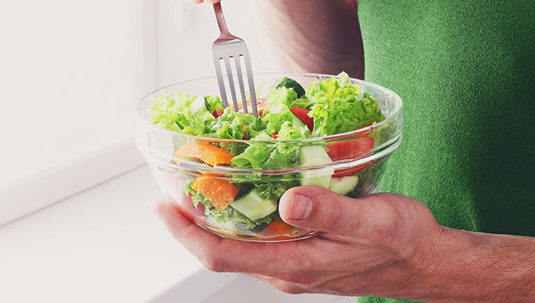 è importante mangiare in modo sano, controllare il peso e assumere cibi con proprietà antiinfiammatorie